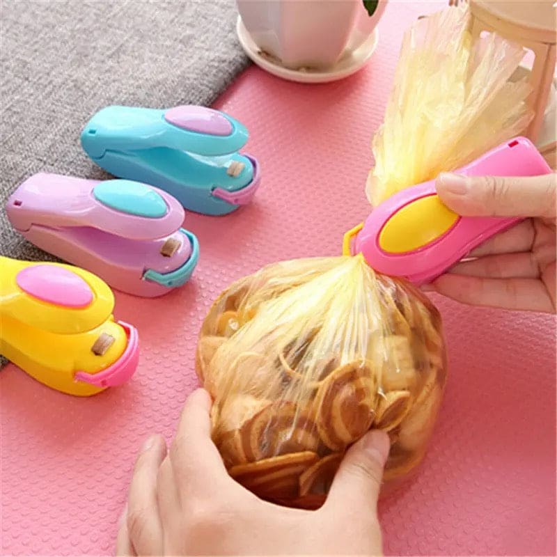 Portable Mini Sealing Household Machine - Handheld Heat Bag Sealer - Mini Heat Bag Sealer Sealing Machine Hand Pressure Heat Sealing Machine for Airtight Food Storage Saver